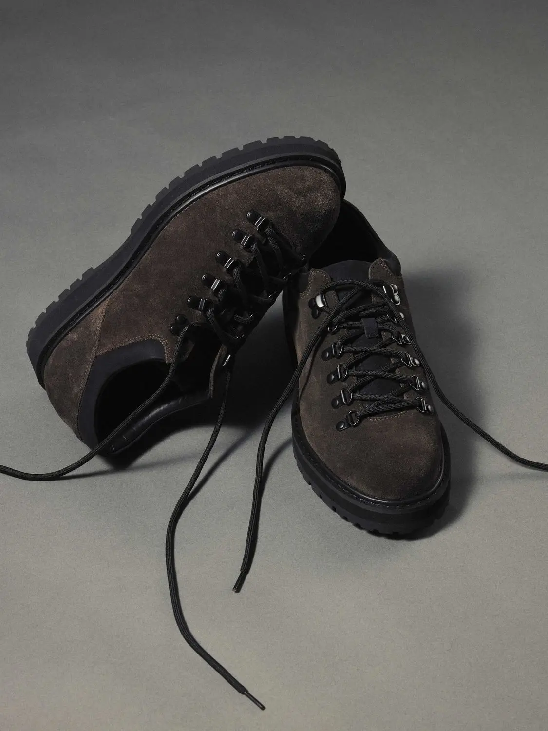 Рабочая обувь на толстой подошве, походная обувь, уличная обувь дерби, увеличивающая рост мужская обувь в британском стиле для поездок на работу
Рабочая обувь на толстой подошве, походная обувь, уличная обувь дерби, увеличивающая рост мужская обувь в британском стиле для поездок на работу