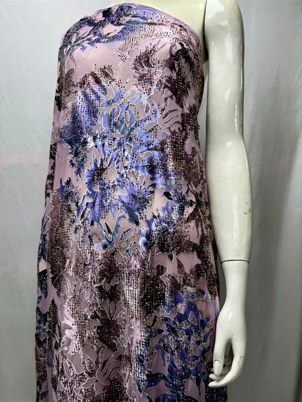 Elegant Silk Fabric Tulle Lace Scarf With Stones Luxury Design Burnt-Out Silk Dress Dubai Material High Quality, 3 Yards
Elegant Silk Fabric Tulle Lace Scarf With Stones Luxury Design Burnt-Out Silk Dress Dubai Material High Quality, 3 Yards