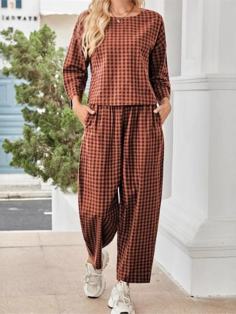 Woman's Checkered Print Long Sleeves Two-piece Set Fashion O-neck Loose Top Wide-leg Pants Suit Autumn Winter Lady Office Outfit 
Woman's Checkered Print Long Sleeves Two-piece Set Fashion O-neck Loose Top Wide-leg Pants Suit Autumn Winter Lady Office Outfit