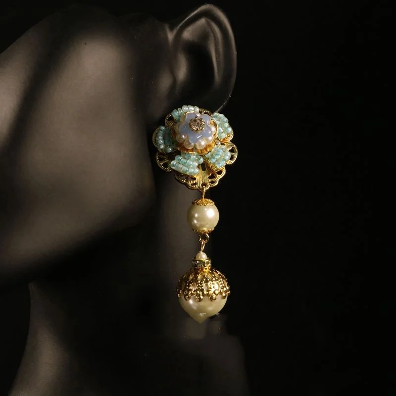 Exquisite light luxury braid long shoulder sweep glass pearl flower earrings all match elegant high-grade temperament
Exquisite light luxury braid long shoulder sweep glass pearl flower earrings all match elegant high-grade temperament