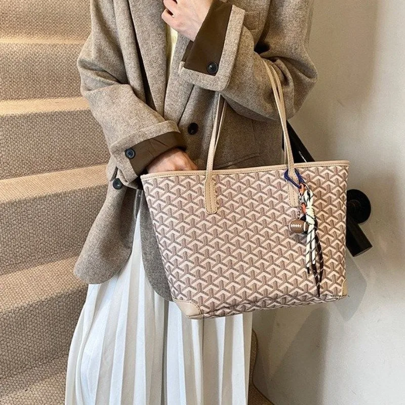 Женская надежная сумка через плечо, надежный дизайн для деловых поездок и рабочих заданий, надежный партнер
Женская надежная сумка через плечо, надежный дизайн для деловых поездок и рабочих заданий, надежный партнер