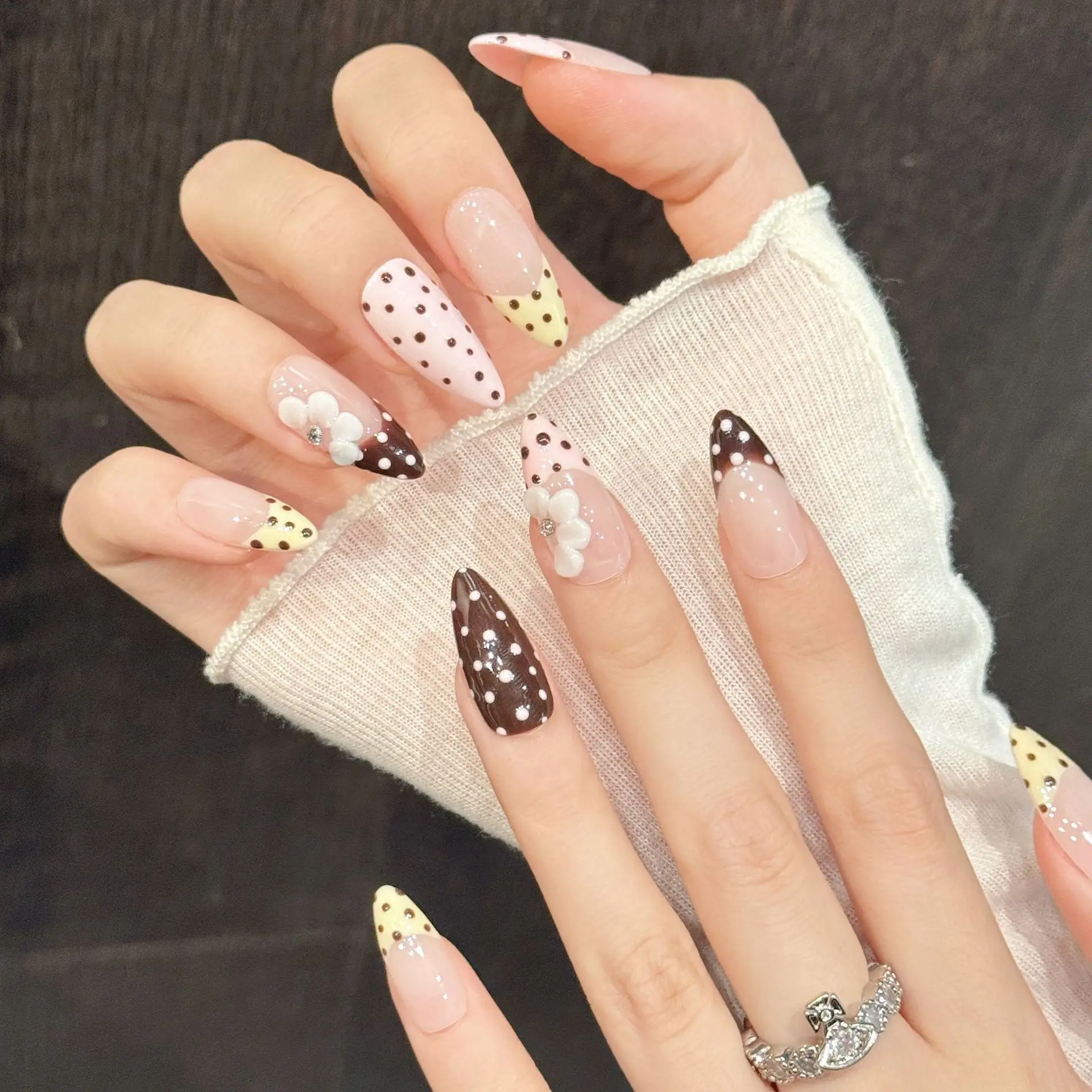 3D Embossed Flower False Nails with Brown Polka Dots Sweet Pink Yellow French Manicure in Almond Shape Handmade Press on Nails
3D Embossed Flower False Nails with Brown Polka Dots Sweet Pink Yellow French Manicure in Almond Shape Handmade Press on Nails