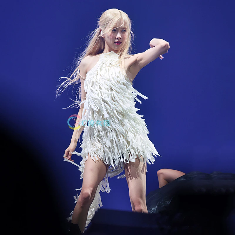 Korean Kpop Idol Singer Costume White Tassel Tops Skirt Irregular Sexy Stage Performance Suit Y2K Jazz Dance Rave Outfits JL5819
Korean Kpop Idol Singer Costume White Tassel Tops Skirt Irregular Sexy Stage Performance Suit Y2K Jazz Dance Rave Outfits JL5819