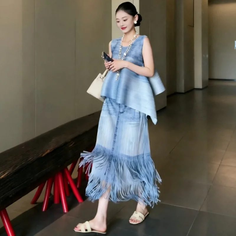 Miyake Pleated Blue T-Shirt Set 2026 Summer New Fashion Simple Sleeveless Vest Top Skirt Fashion Commuter Stretch Women Clothing
Miyake Pleated Blue T-Shirt Set 2026 Summer New Fashion Simple Sleeveless Vest Top Skirt Fashion Commuter Stretch Women Clothing