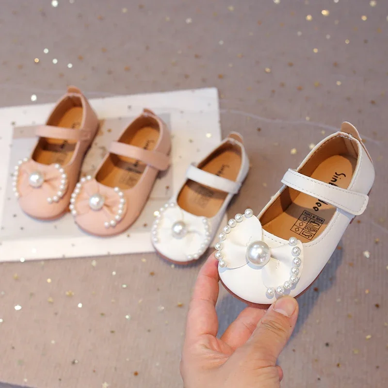 New Toddler Girls Leather Shoes Medium Big Children Casual Flats with Pearls Beading Bow-knot Princess Sweet Soft Quality Spring
New Toddler Girls Leather Shoes Medium Big Children Casual Flats with Pearls Beading Bow-knot Princess Sweet Soft Quality Spring