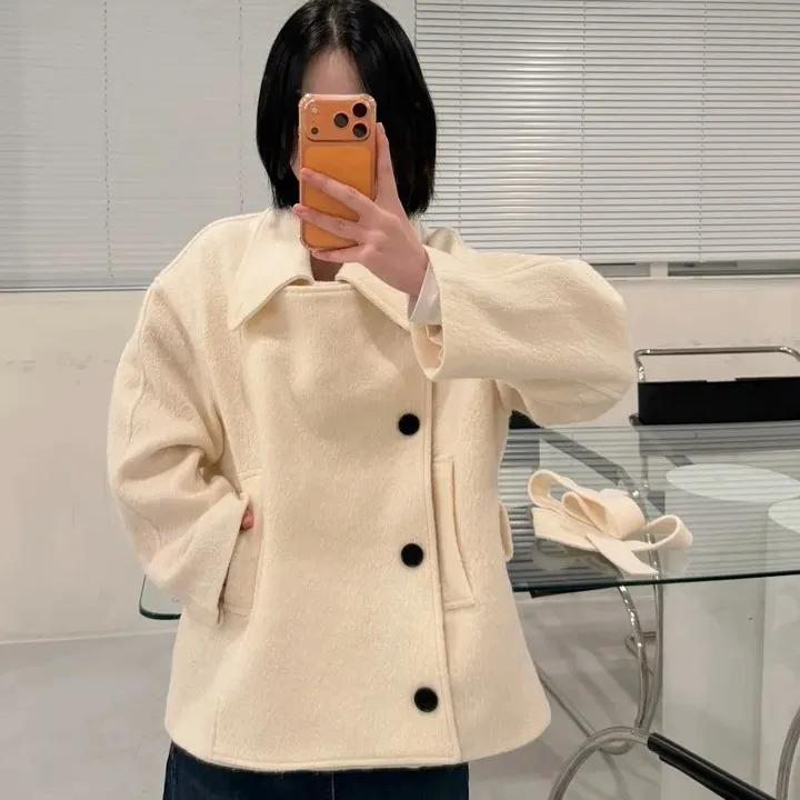 Briti Sle женское шерстяное пальто двубортное с поясом на талии и воротником-клапаном зимняя модная верхняя одежда свободного покроя из полиэстера
Briti Sle женское шерстяное пальто двубортное с поясом на талии и воротником-клапаном зимняя модная верхняя одежда свободного покроя из полиэстера