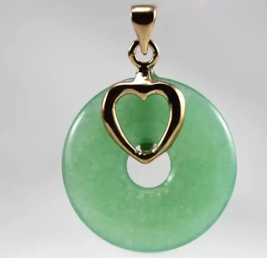 Fashion circle heart-shaped pendant jade size: about 25 mm
Fashion circle heart-shaped pendant jade size: about 25 mm
