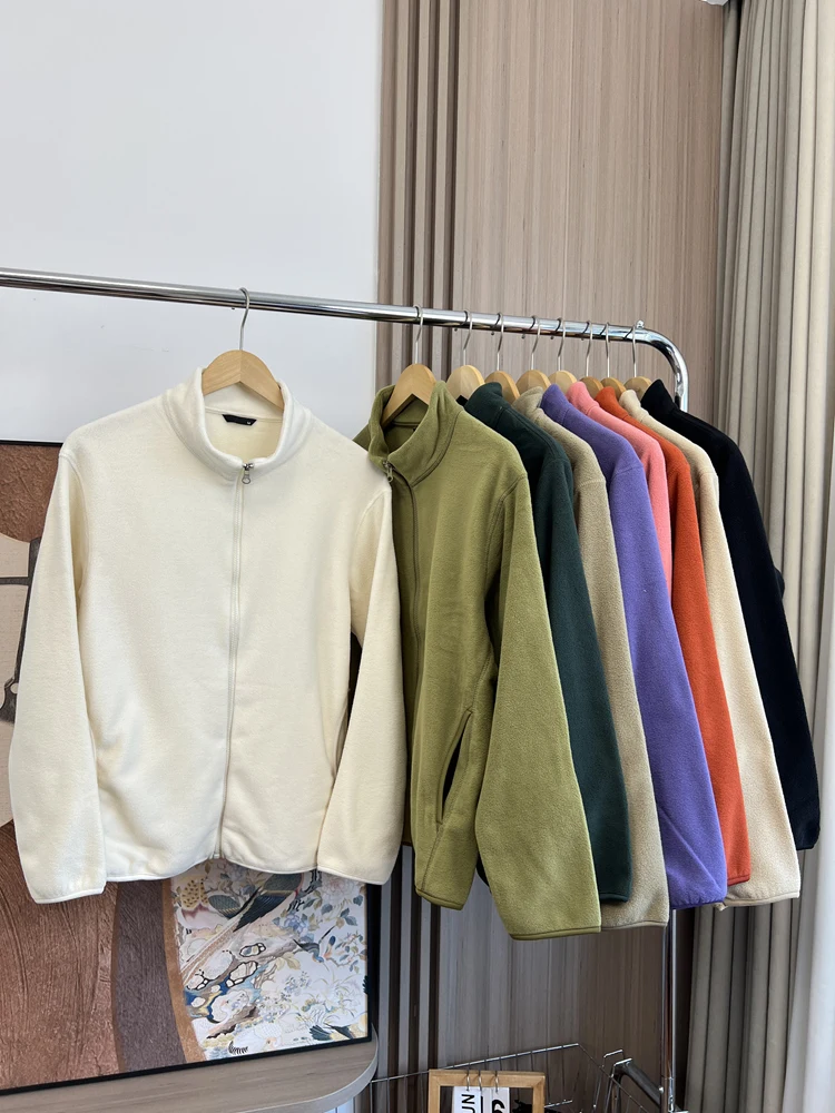 Повседневная куртка с флисовой подкладкой и воротником-стойкой для мужчин и женщин, молодежная, осенне-зимняя, ODM-заказ, парная модель, мягкая и удобная
Повседневная куртка с флисовой подкладкой и воротником-стойкой для мужчин и женщин, молодежная, осенне-зимняя, ODM-заказ, парная модель, мягкая и удобная