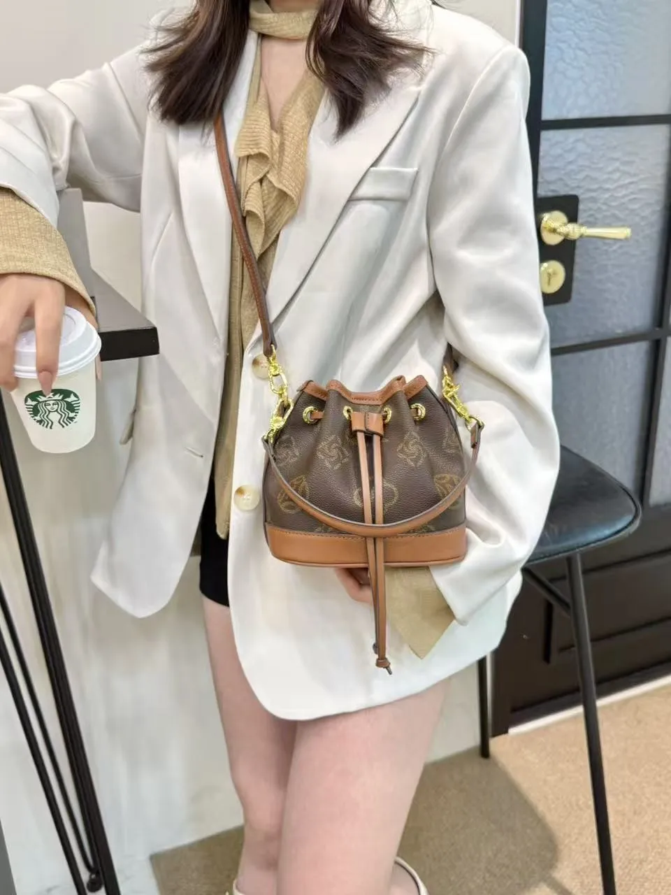 Роскошная повседневная холщовая сумка 2025 года на шнурке, женская сумка-ведро с одним плечевым ремнем, большая вместительная сумка
Роскошная повседневная холщовая сумка 2025 года на шнурке, женская сумка-ведро с одним плечевым ремнем, большая вместительная сумка