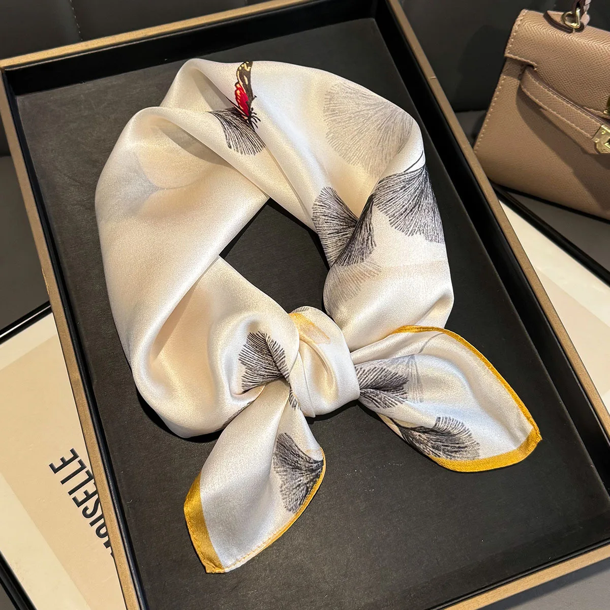 Fashion Print Skinny 100% Silk Neckerchief Luxury Design Square Scarf for Women Soft Scarves Bag Ribbon Female Foulard Hairband
Fashion Print Skinny 100% Silk Neckerchief Luxury Design Square Scarf for Women Soft Scarves Bag Ribbon Female Foulard Hairband