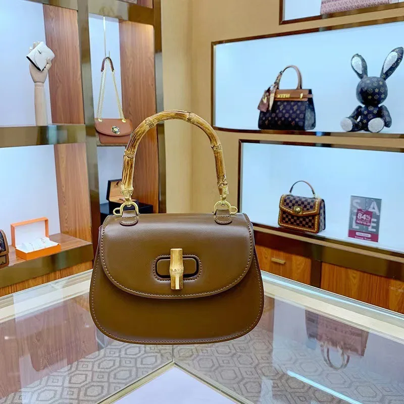 Commuter Leather Diaper Bag High End Minimalist Unique Leisure Business Stylish Clutch Handbag Ladies
Commuter Leather Diaper Bag High End Minimalist Unique Leisure Business Stylish Clutch Handbag Ladies