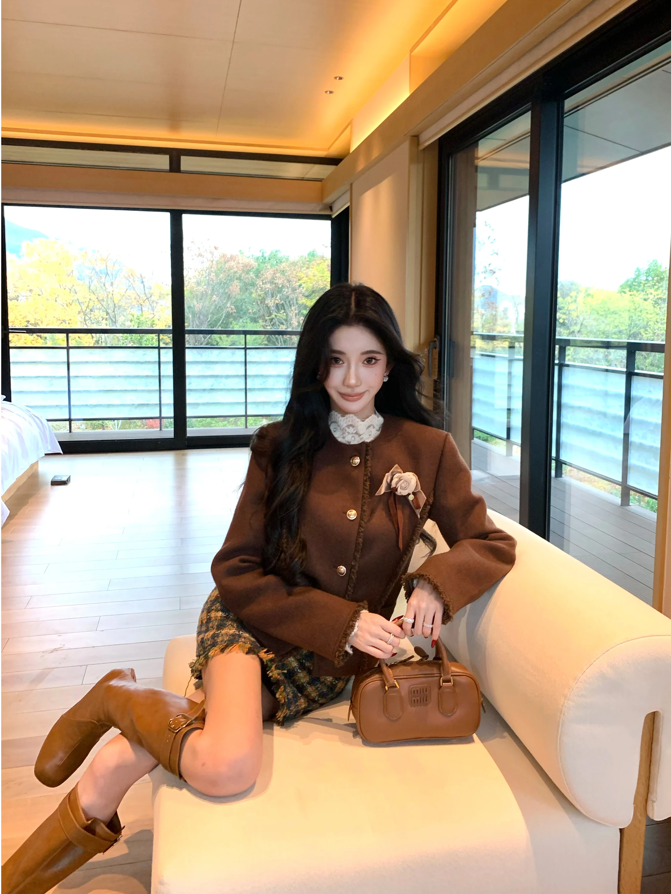 Новое шерстяное короткое пальто Barb Chill в китайском стиле для женщин: зимний образ для богатой девушки, дизайнерская сенсация, короткий топ, прямой крой
Новое шерстяное короткое пальто Barb Chill в китайском стиле для женщин: зимний образ для богатой девушки, дизайнерская сенсация, короткий топ, прямой крой