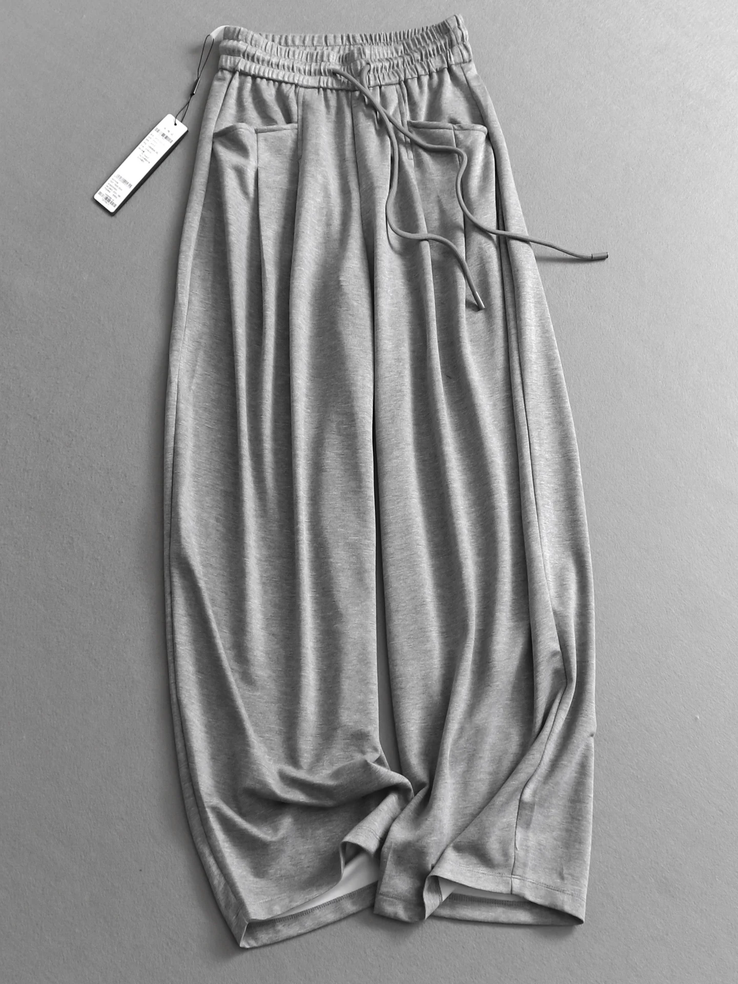 Soft Skin-Friendly Elastic Waist Wide Leg Pants Women's Loose Fit Casual Trousers Pure Color Pleated Knife-Shape Pants
Soft Skin-Friendly Elastic Waist Wide Leg Pants Women's Loose Fit Casual Trousers Pure Color Pleated Knife-Shape Pants