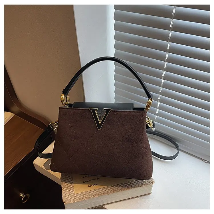 2024 Новая женская большая сумка, модная многосторонняя сумка через плечо из натуральной кожи, рабочая сумка большой вместимости для офиса
2024 Новая женская большая сумка, модная многосторонняя сумка через плечо из натуральной кожи, рабочая сумка большой вместимости для офиса