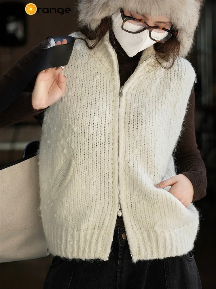 HanOrange 2025 Winter Lazy Stand Collar Zipper Granular Knitted Wool Short Vest Women Slimming Sleeveless Sweater White/Green
HanOrange 2025 Winter Lazy Stand Collar Zipper Granular Knitted Wool Short Vest Women Slimming Sleeveless Sweater White/Green