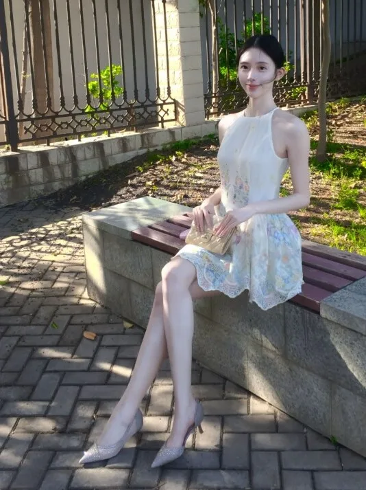 Elegant Floral Print Crop Top And Short Skirt Set Women's Summer Fashion Puffy Vest Dress Slim Fit A-Line Silhouette
Elegant Floral Print Crop Top And Short Skirt Set Women's Summer Fashion Puffy Vest Dress Slim Fit A-Line Silhouette