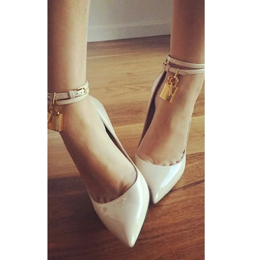 White Lock Hollow Pumps Thin High Heel Pointed Toe Fashionable Sexy Cool 2024 Summer Big Size Woman Shoes Zapatillas Mujer
White Lock Hollow Pumps Thin High Heel Pointed Toe Fashionable Sexy Cool 2024 Summer Big Size Woman Shoes Zapatillas Mujer