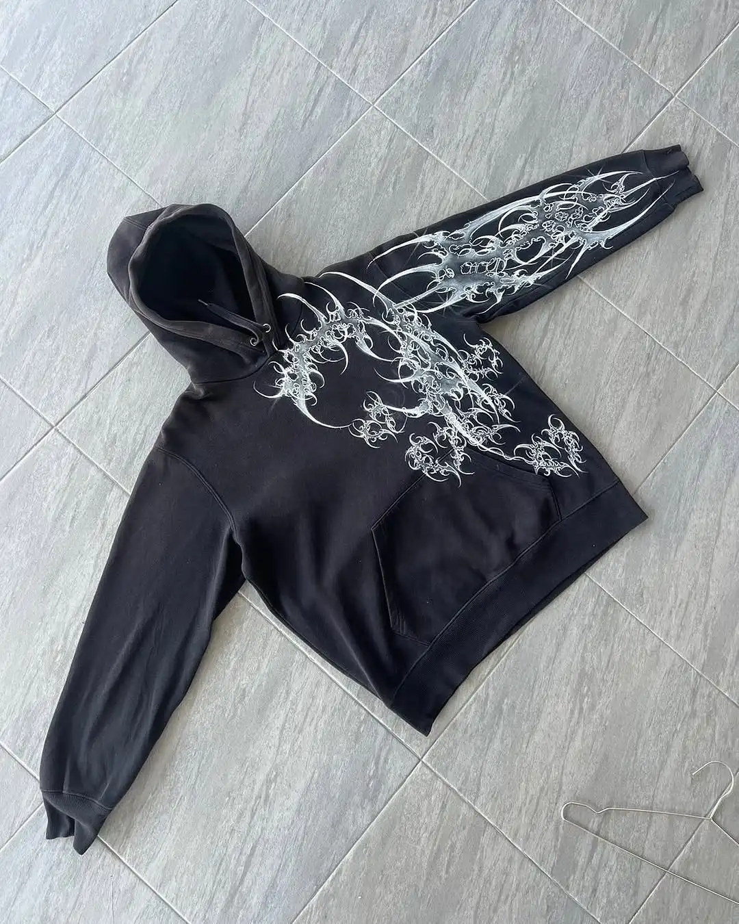 New American Fashion Y2K Harajuku Gothic Blade Floral Pattern Print Black Hoodie Men's Summer Loose Street Trend Sweatshirt
New American Fashion Y2K Harajuku Gothic Blade Floral Pattern Print Black Hoodie Men's Summer Loose Street Trend Sweatshirt