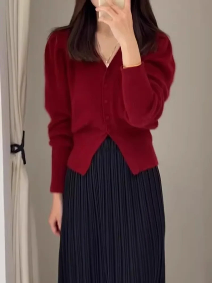 Red V-Neck Long Sleeve Knitted Cardigan Women's Slim Fit Short Sweater Autumn Fashion Korean Style Commute Pure Color
Red V-Neck Long Sleeve Knitted Cardigan Women's Slim Fit Short Sweater Autumn Fashion Korean Style Commute Pure Color