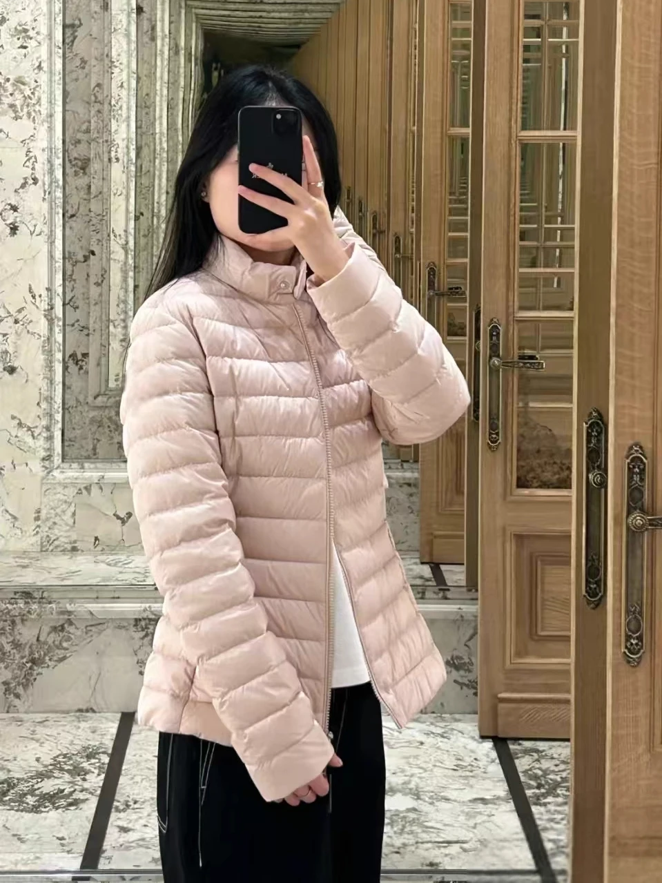 Новинка 2023 года, женская легкая теплая белая куртка-пуховик, модная универсальная утягивающая зимняя верхняя одежда для похудения
Новинка 2023 года, женская легкая теплая белая куртка-пуховик, модная универсальная утягивающая зимняя верхняя одежда для похудения