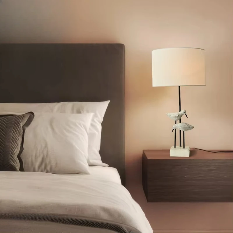Nordic style bird-shaped iron desk lamp luxury hotel desk lamp LED fabric desk lamp
Nordic style bird-shaped iron desk lamp luxury hotel desk lamp LED fabric desk lamp