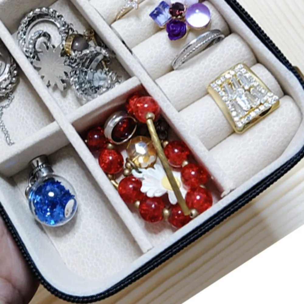 Exquisite Embroidered Jewelry Box Chinese Style Display Box Trinkets Storage Organizer Portable Storage Case Gift Packaging Box
Exquisite Embroidered Jewelry Box Chinese Style Display Box Trinkets Storage Organizer Portable Storage Case Gift Packaging Box