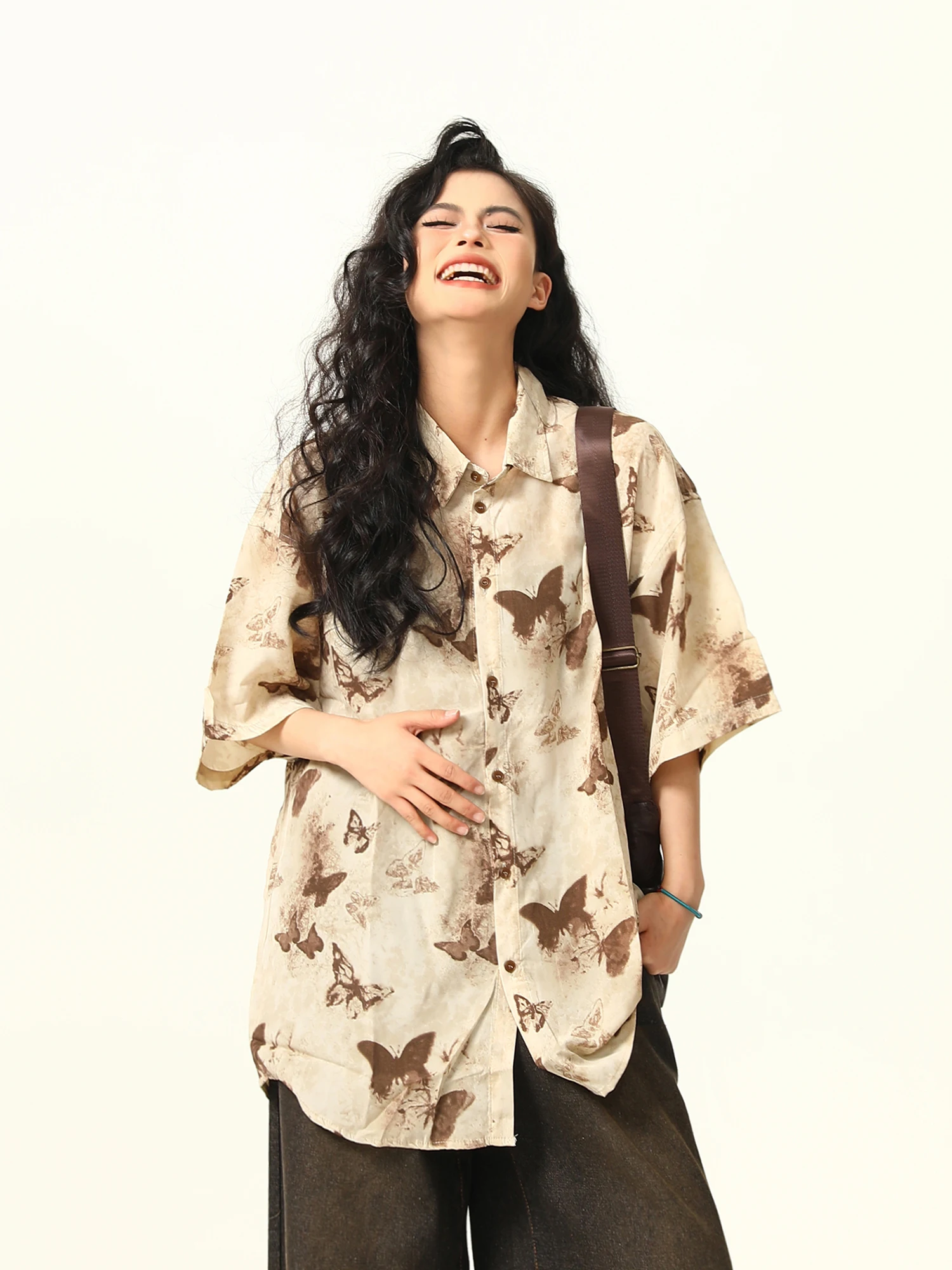 Shirt lapel single-breasted women's butterfly print short-sleeved American personality spring summer top loose casual fashion1Pc
Shirt lapel single-breasted women's butterfly print short-sleeved American personality spring summer top loose casual fashion1Pc