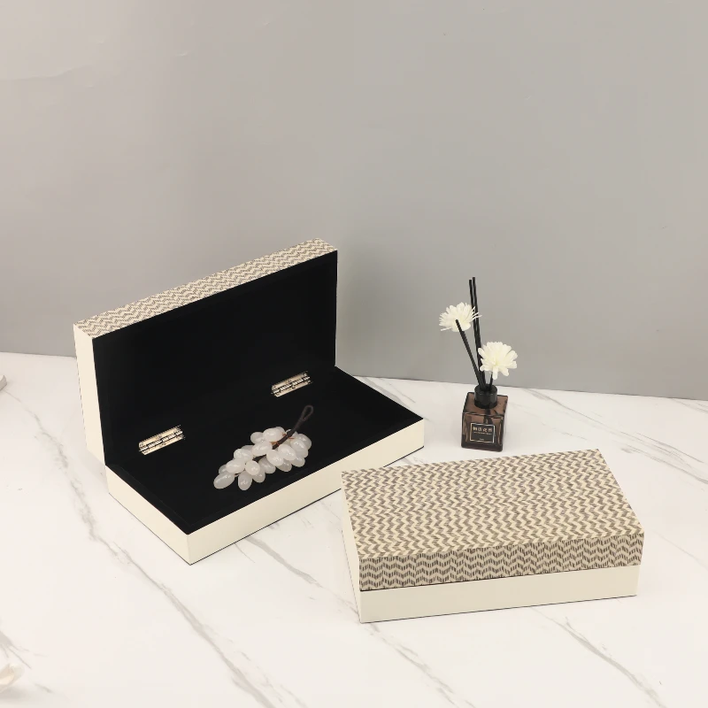 Шкатулка для драгоценностей из воловьей кожи, женское кольцо, браслет, серьги, шкатулка для драгоценностей, дисплей для ожерелья, портативные аксессуары для хранения украшения дома.
Шкатулка для драгоценностей из воловьей кожи, женское кольцо, браслет, серьги, шкатулка для драгоценностей, дисплей для ожерелья, портативные аксессуары для хранения украшения дома.