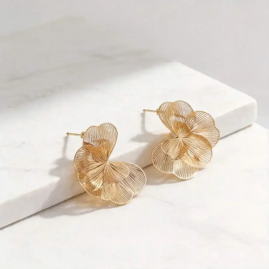 Elegant Chic Style Gold Flower Stud Earrings, Suitable For Women's Daily, Date, Party, Festival, Gift, Banquet Jewelry
Elegant Chic Style Gold Flower Stud Earrings, Suitable For Women's Daily, Date, Party, Festival, Gift, Banquet Jewelry