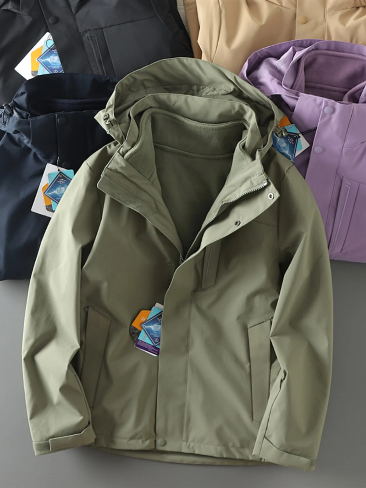 Tee-in-One Fce Outdoor Windproof Waterproof Detachable Hood Youth Autumn Winter Thiened Long Sve Jaet for Men...
Tee-in-One Fce Outdoor Windproof Waterproof Detachable Hood Youth Autumn Winter Thiened Long Sve Jaet for Men...