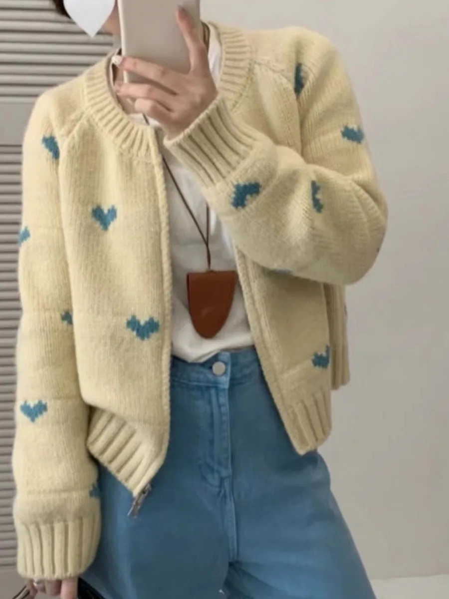 Loose Knitted Cardigan Women's Fashion Autumn Winter New Style Vintage Korean Lazy Style High-End Sweater Jacket Straight Tube
Loose Knitted Cardigan Women's Fashion Autumn Winter New Style Vintage Korean Lazy Style High-End Sweater Jacket Straight Tube