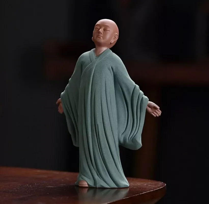 Chinese Porcelain Flying Heart Monk Statue Zi Sha Buddhism Zen Figure Decor
Chinese Porcelain Flying Heart Monk Statue Zi Sha Buddhism Zen Figure Decor
