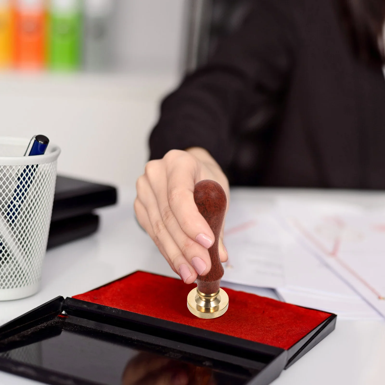 Wax Seal Retro Pattern Copper Head Stamper Wood Handle Elegant Style DIY Scrapbook Envelope Sealing
Wax Seal Retro Pattern Copper Head Stamper Wood Handle Elegant Style DIY Scrapbook Envelope Sealing