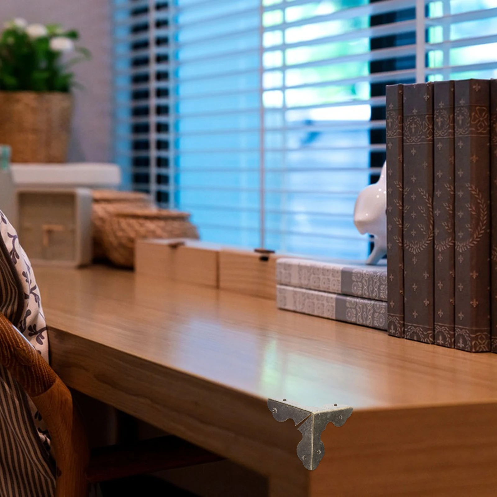 20Pcs Corner Protectors Iron Material No Acute Edges Safe Hands Elegant Box Decorative Guards Durable Protection
20Pcs Corner Protectors Iron Material No Acute Edges Safe Hands Elegant Box Decorative Guards Durable Protection