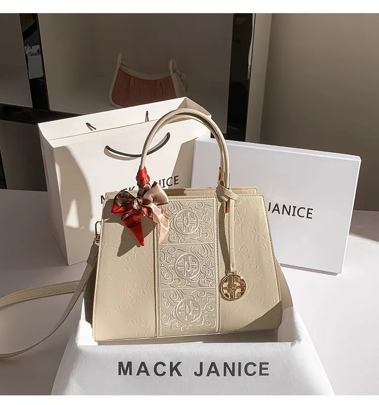 High Quality Women Handbag Fashion Embroidery Bucket Bag Large Capacity Casual Tote Bag Mother Gift Bag Shoulder Messenger Bag
High Quality Women Handbag Fashion Embroidery Bucket Bag Large Capacity Casual Tote Bag Mother Gift Bag Shoulder Messenger Bag