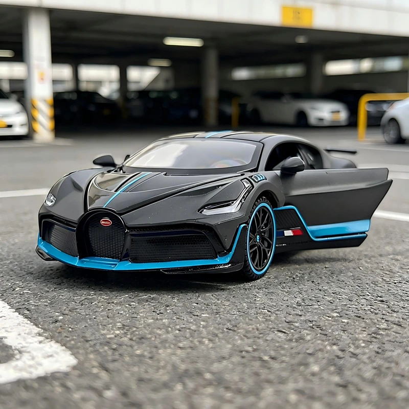 1:32 simulation Bugatti divo alloy car model with doors and engine hood that can be opened, sound and light racing
1:32 simulation Bugatti divo alloy car model with doors and engine hood that can be opened, sound and light racing