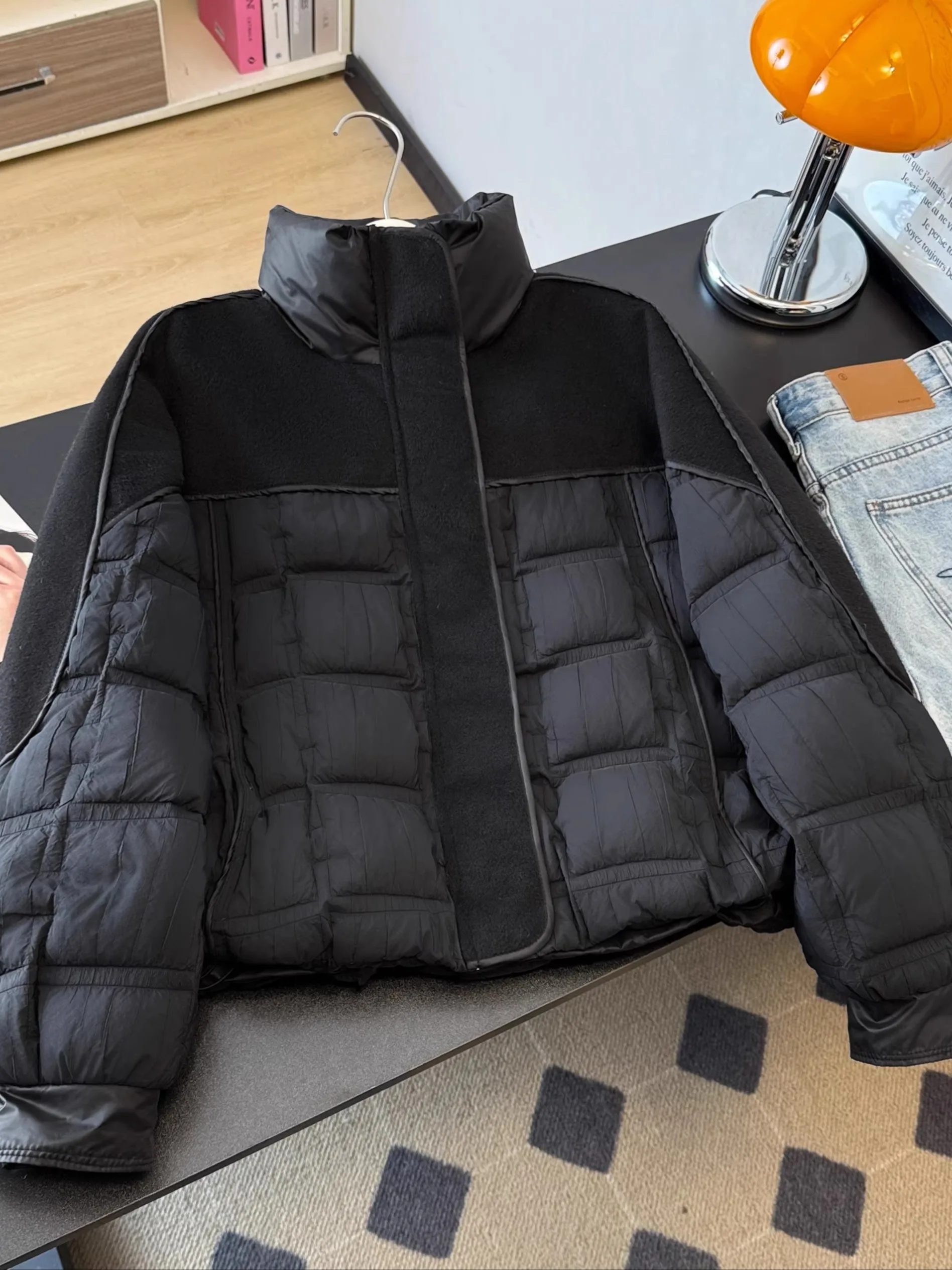 Design Sensation Spliced Black Cotton Jacket Women's Shoulder Length Short Style plus Size Warm Comfortable Korean Version
Design Sensation Spliced Black Cotton Jacket Women's Shoulder Length Short Style plus Size Warm Comfortable Korean Version