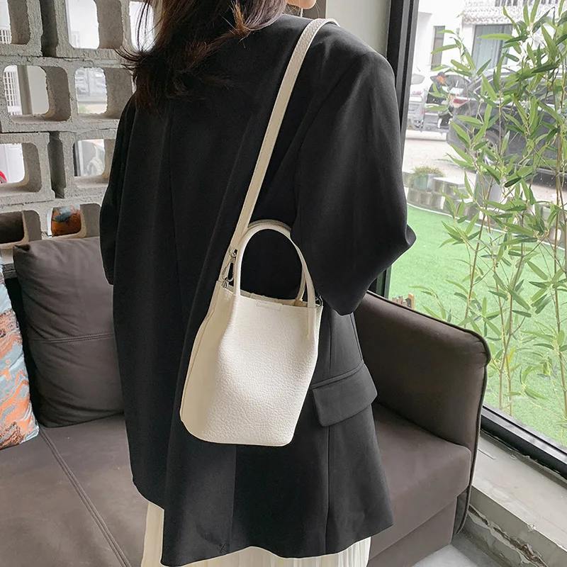 Handbag Bucket Bag Fashion NEW Ladies Shoulder Bag Solid Color All-match Simple Style Casual Travel Crossbody Bag Small Mini Bag
Handbag Bucket Bag Fashion NEW Ladies Shoulder Bag Solid Color All-match Simple Style Casual Travel Crossbody Bag Small Mini Bag
