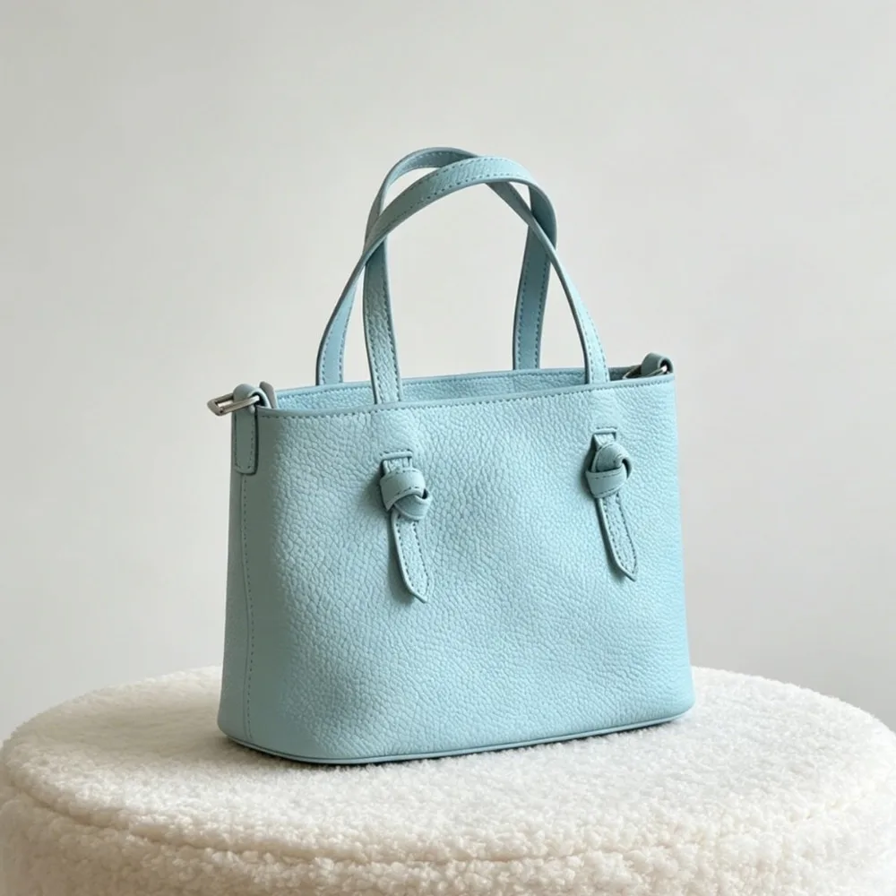 Versatile Large-capacity Women's Fashionable and Simple Texture Unique Handbag, Fashionable and Simple Versatile Premium Texture
Versatile Large-capacity Women's Fashionable and Simple Texture Unique Handbag, Fashionable and Simple Versatile Premium Texture