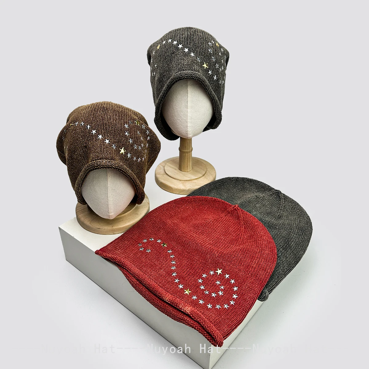 New Men Women American Retro Rivet Stars Knitted Hats Personal Warm Niche Fashion Street Beanies Hip-hop Versatile Loose Casual
New Men Women American Retro Rivet Stars Knitted Hats Personal Warm Niche Fashion Street Beanies Hip-hop Versatile Loose Casual