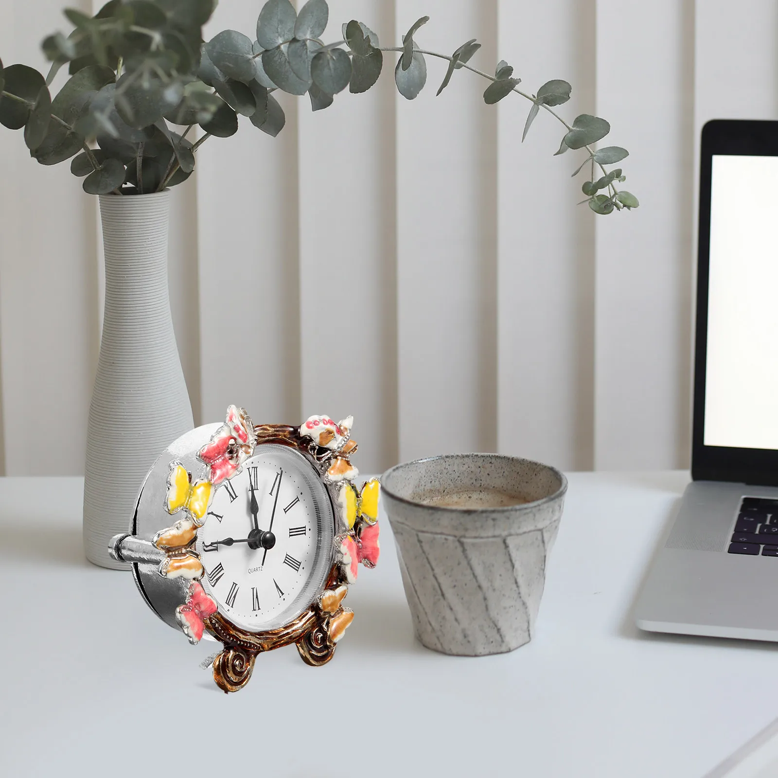 European Retro Clock Enamel Desk Simple Butterfly Alarm Living Room Mantelpiece Vintage Table Non ticking Classical Retro
European Retro Clock Enamel Desk Simple Butterfly Alarm Living Room Mantelpiece Vintage Table Non ticking Classical Retro