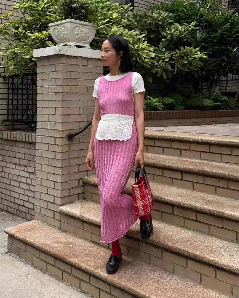 Korean style imperial style knitted vest dress for women in summer, with a unique and beautiful sense of luxury, and a slim fit
Korean style imperial style knitted vest dress for women in summer, with a unique and beautiful sense of luxury, and a slim fit