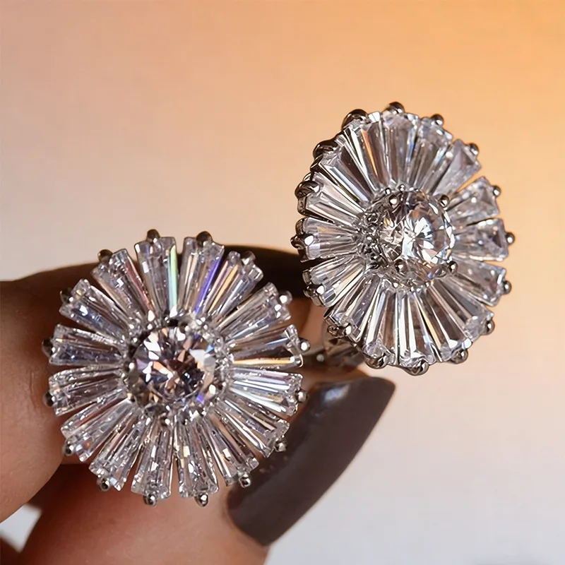 New European and American New Classic Earrings Versatile Women's Round Sweet Zircon Flower Design Sense Trendy Accessories
New European and American New Classic Earrings Versatile Women's Round Sweet Zircon Flower Design Sense Trendy Accessories