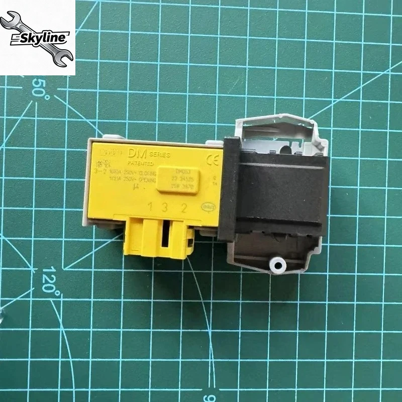 DM053 микропереключатель задержки дверной замок стиральная машина G04 1060DS G04 DF 86
DM053 микропереключатель задержки дверной замок стиральная машина G04 1060DS G04 DF 86