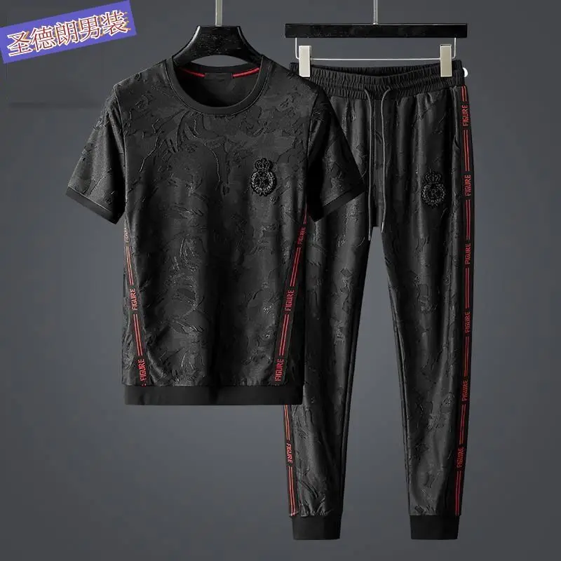 Light luxury short-sleeved suit men's European goods, new summer trendy brand jacquard casual sports suit men's large size
Light luxury short-sleeved suit men's European goods, new summer trendy brand jacquard casual sports suit men's large size