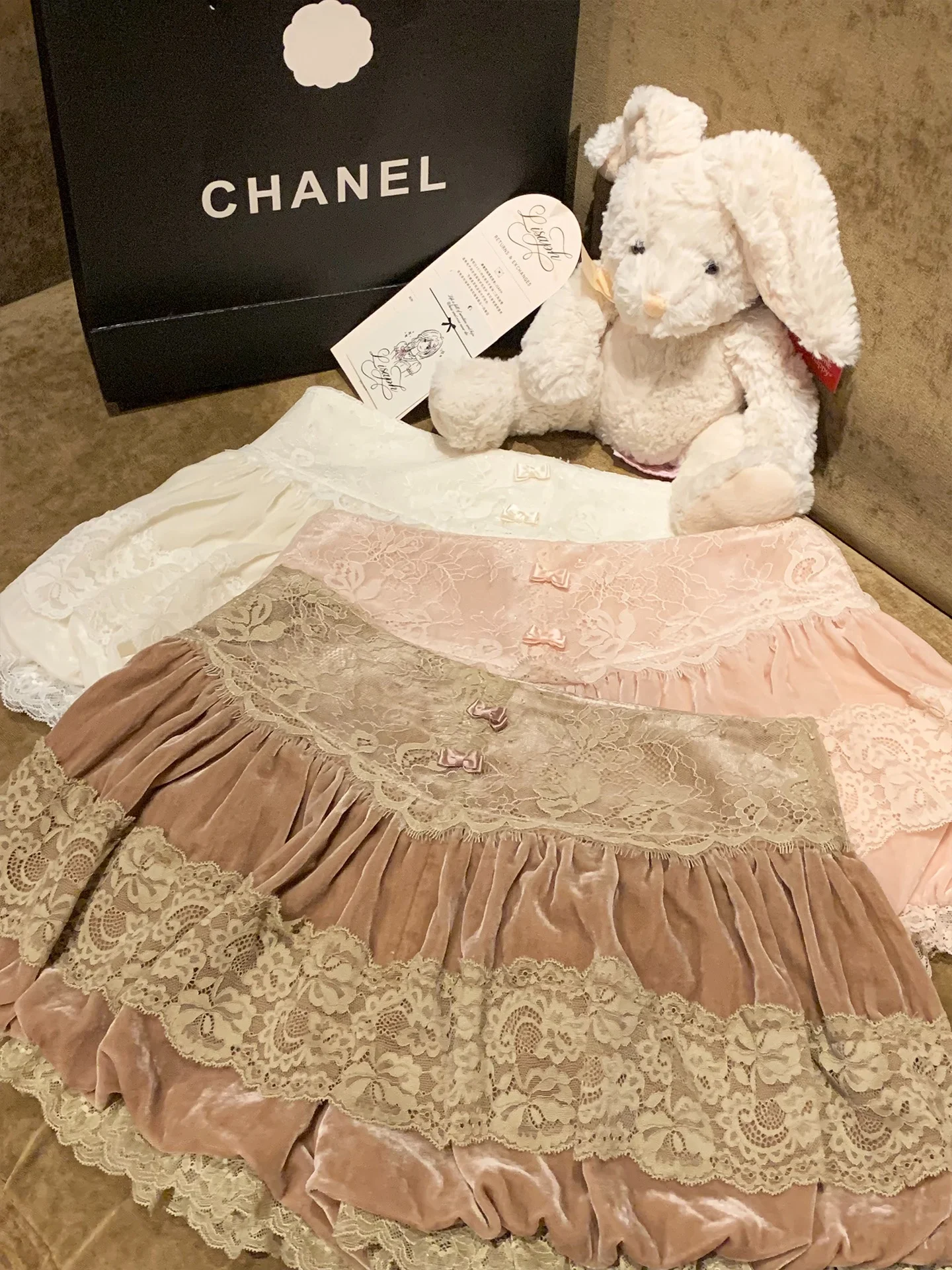 Бархатные брюки с кружевной отделкой и пышными штанинами для девочек, серия Princ, весенняя коллекция
Бархатные брюки с кружевной отделкой и пышными штанинами для девочек, серия Princ, весенняя коллекция