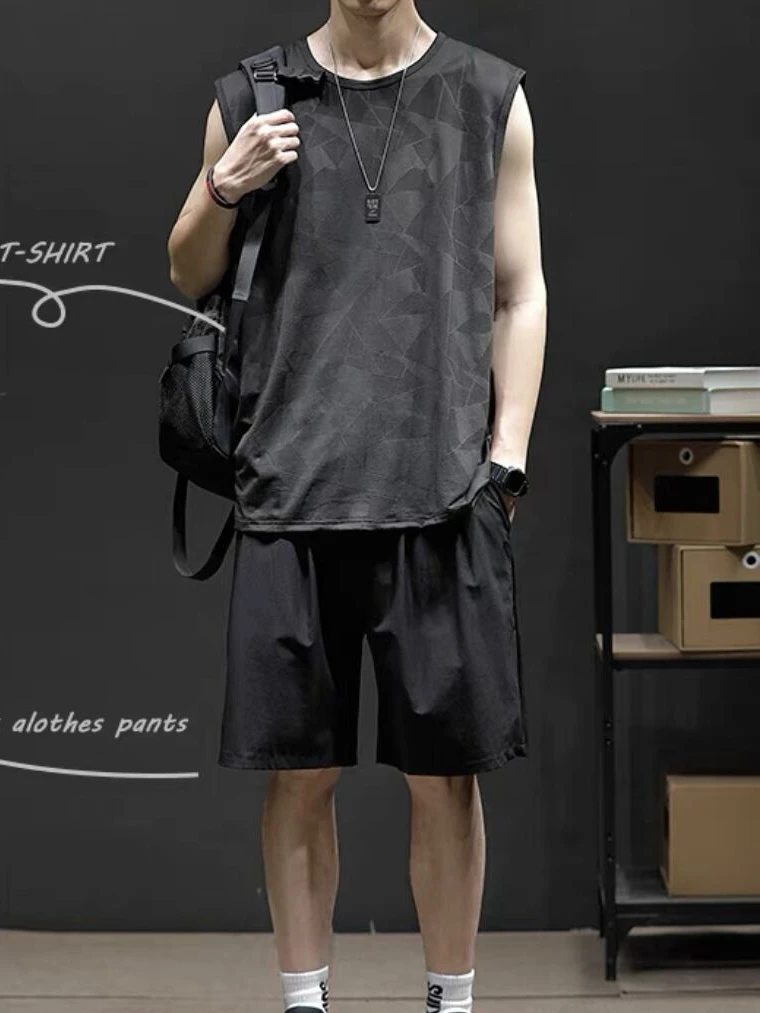 Мужской летний спортивный комплект из ледяного шелка: быстросохнущие шорты и майка для бега, большие размеры, повседневная спортивная одежда
Мужской летний спортивный комплект из ледяного шелка: быстросохнущие шорты и майка для бега, большие размеры, повседневная спортивная одежда