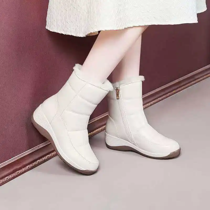 2026 Winter soft leather boots with thick soles warm and cozy suitable for snowy terrain lightweight comfortable cotton shoes
2026 Winter soft leather boots with thick soles warm and cozy suitable for snowy terrain lightweight comfortable cotton shoes