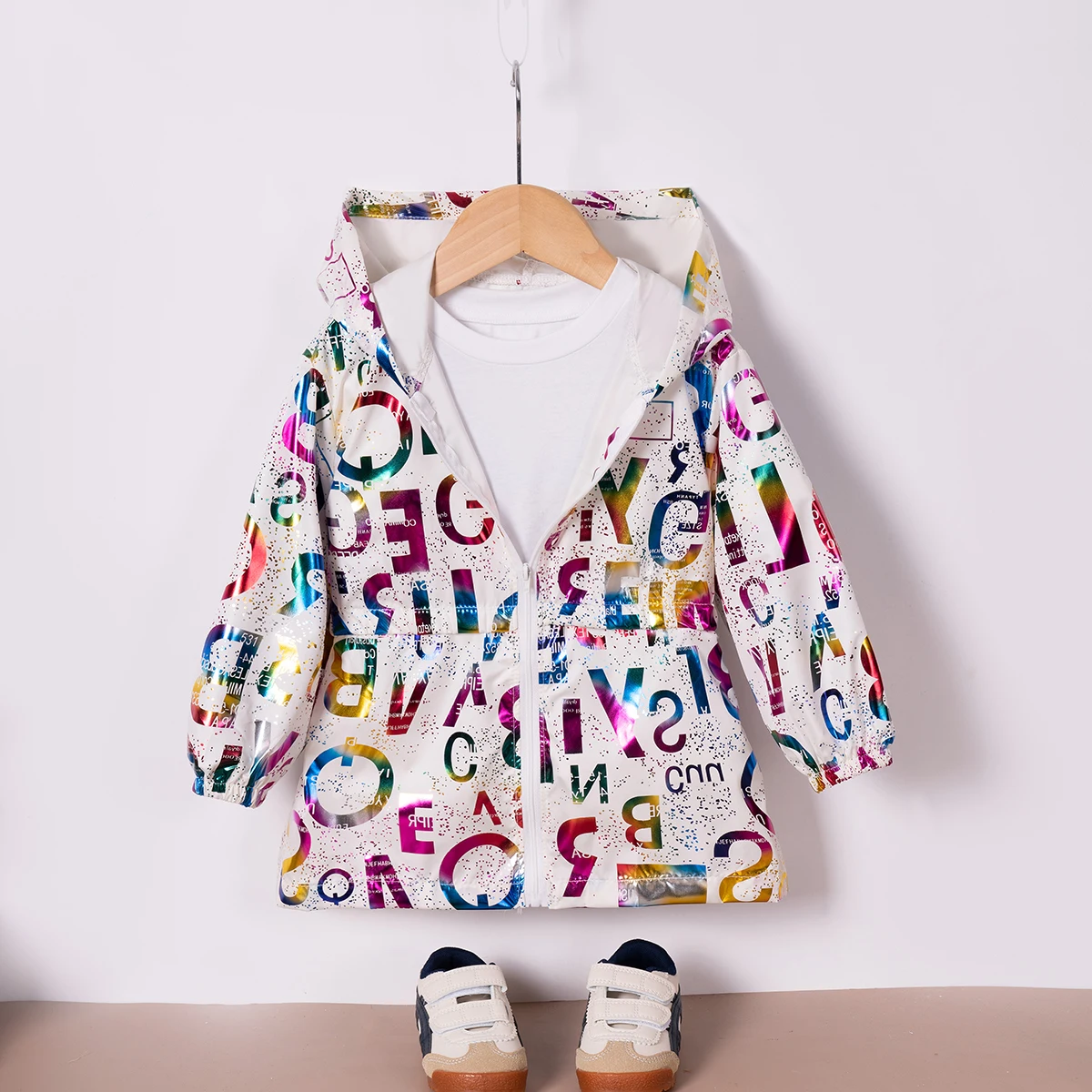 Spring and Autumn New Fashion Letters Jacket Children's Illusion Hooded Thin Section Zip Jacket Daily Leisure Jacket
Spring and Autumn New Fashion Letters Jacket Children's Illusion Hooded Thin Section Zip Jacket Daily Leisure Jacket