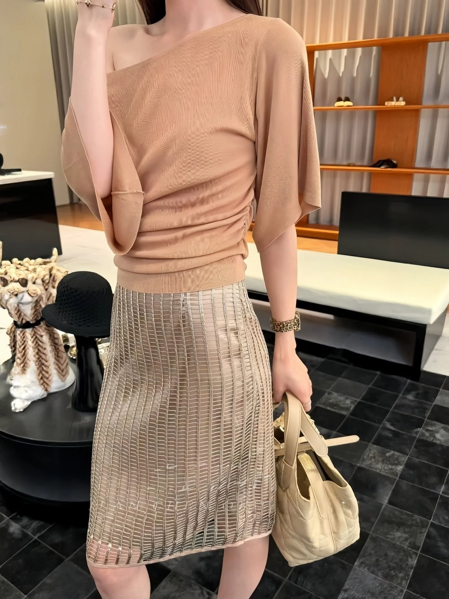 Gold Weave Short Sleeve Knitted Top And High Waist Skirt Two Piece Set for Women Spring Summer Fashion Casual Outfit
Gold Weave Short Sleeve Knitted Top And High Waist Skirt Two Piece Set for Women Spring Summer Fashion Casual Outfit